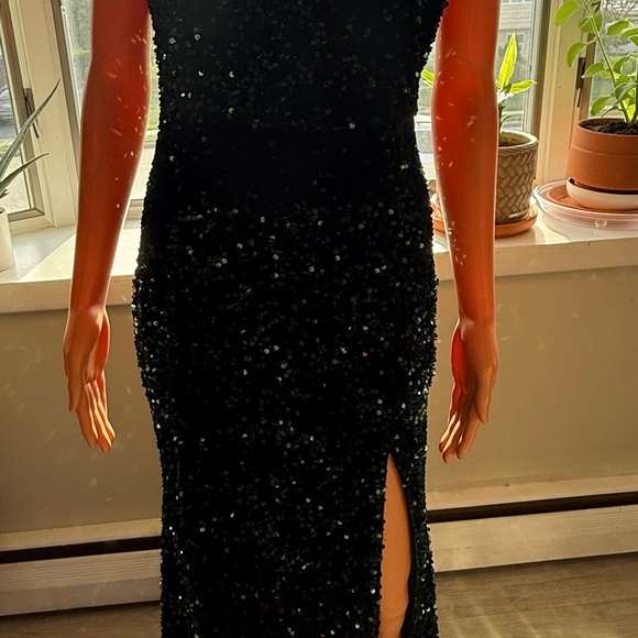 Elegant Green Evening Gown - Picture 4 of 5